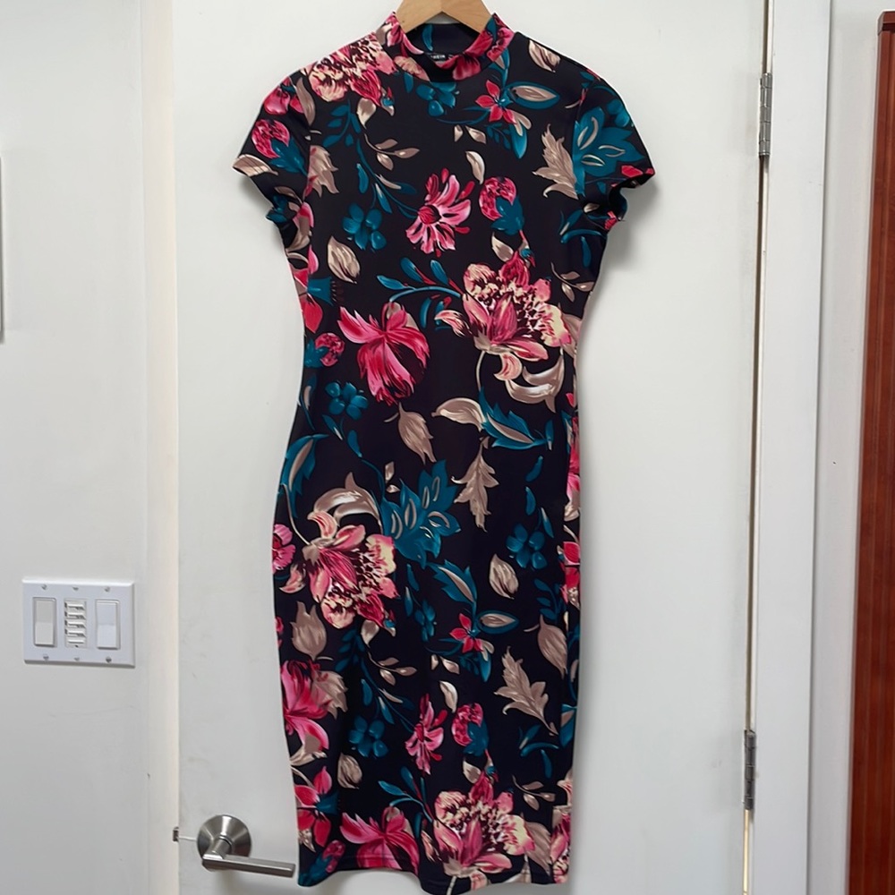 Gorgeous body con midi dress